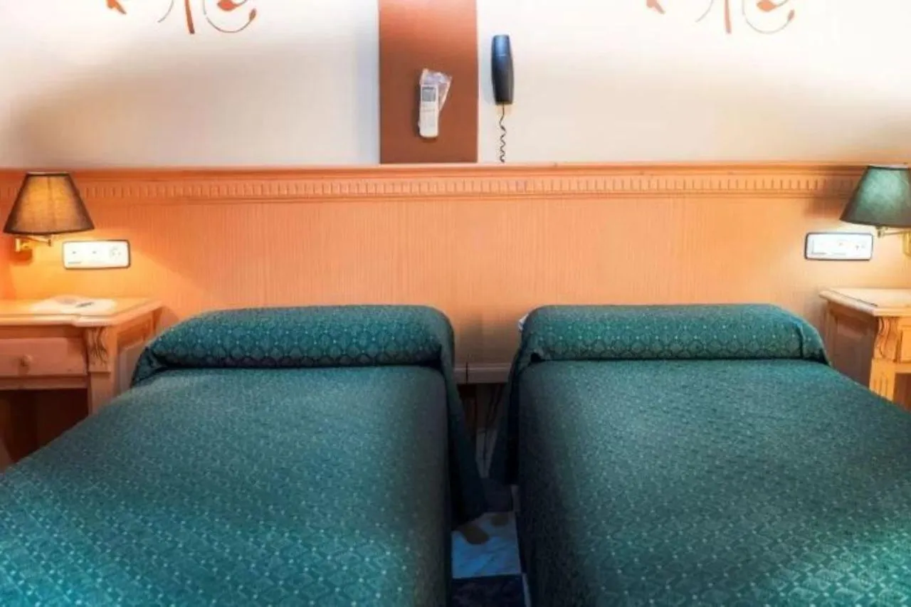 **  Hotel El Cruce Chauchina Espanha